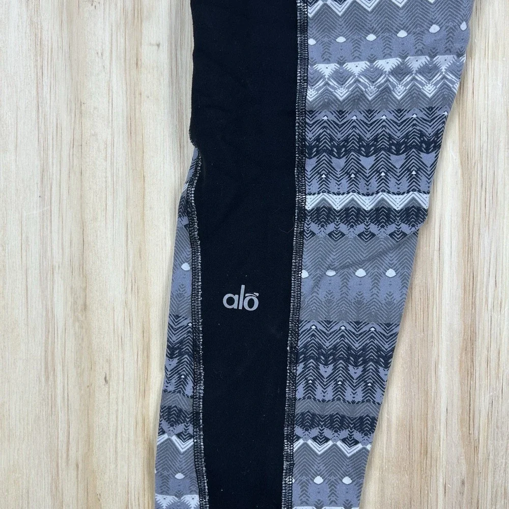 Alo Illusion 3 Chevron‎ Tribal Leggings Yoga Pants Gray Black White M Medium